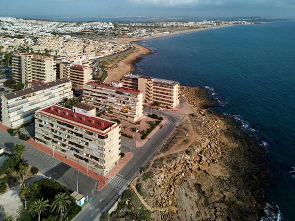 Αεροφωτογράφηση Κατοικημένη Συνοικία Mata Torrevieja Townscape Βραχώδη Ακτή Της Μπλε — Φωτογραφία Αρχείου