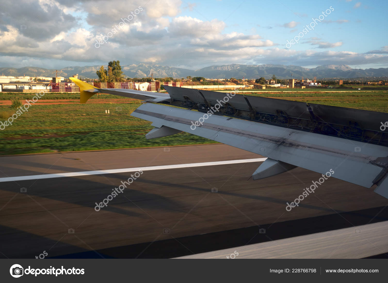 Plane Landing Airport Mallorca View Airplane Window Spain — Stock Photo © amoklv 228766798