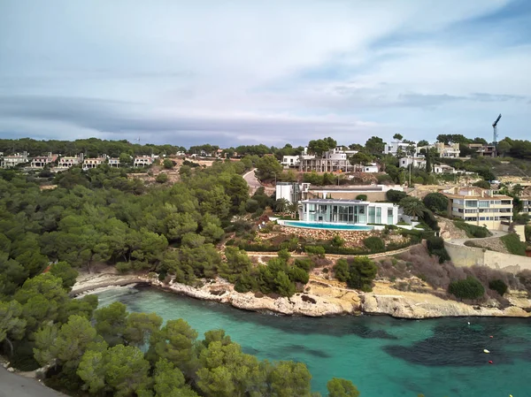 Villas Riches Sur Littoral Cala Del Mago Avec Eau Mer — Photo