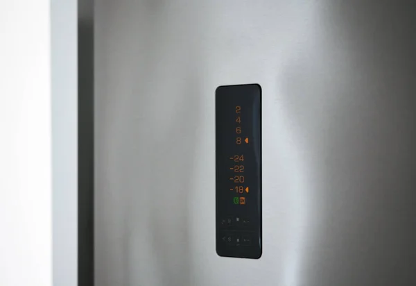 Detailní záběr elektronické zobrazení moderní chladničky — Stock fotografie
