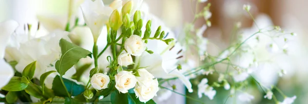 Bouquet of white flowers closeup — Stock Photo, Image
