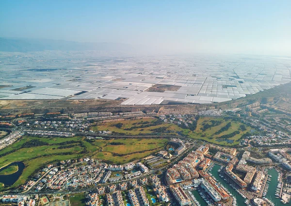 Drone антена фотографії Almerimar місто і теплицях, Альмерія Стокове Фото