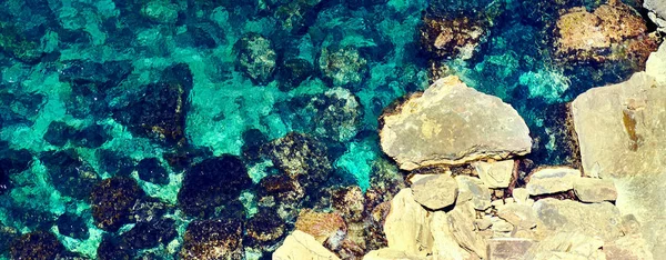 Image horizontale au-dessus de la mer turquoise — Photo