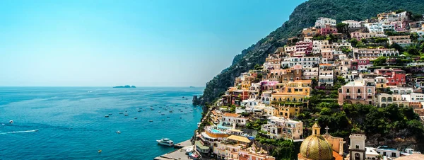 Panorama úžasného pobřeží Amalfi. Positano, Itálie — Stock fotografie