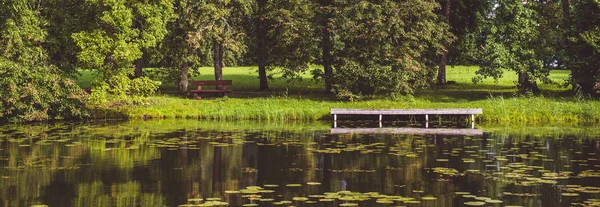 水平画像パノラマ風景風景夏の緑の風景 — ストック写真