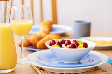 Taze sağlıklı besleyici kahvaltıyı kapatın