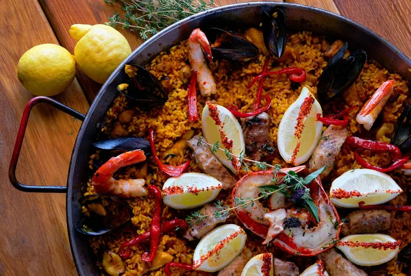 Delicious Spanish seafood paella, view from above — Stock Photo, Image