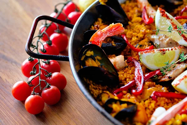 Delicious Spanish seafood paella, view from top. — Stock Photo, Image