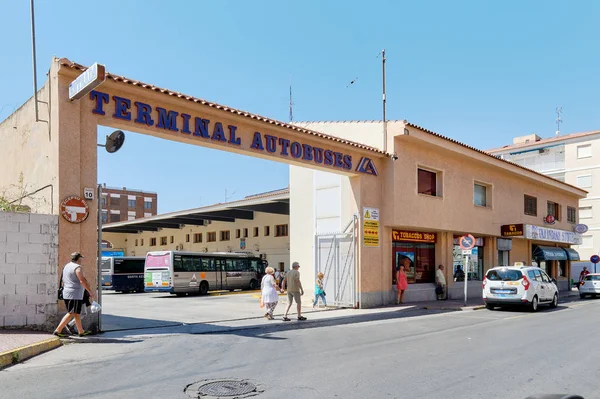 Wejście do terminalu autobusowego w Torrevieja, Hiszpania — Zdjęcie stockowe