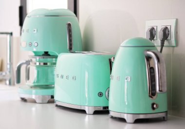 Kolay yaşam için Smeg marka mutfak aletleri, kahve makinesi elektrikli çaydanlık ve tost makinesi fırın, popüler İtalyan üretici