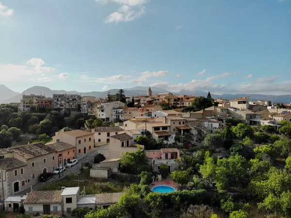 Foto aérea drone punto de vista imagen Campanet ciudad — Foto de Stock