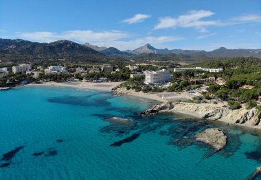 Havadan uzak su manzaralı Peguera plajı, Palma de Mallorca