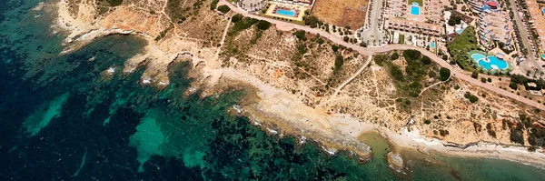 Aerial panoramische fotografie kustlijn van Torrevieja, Spanje — Stockfoto