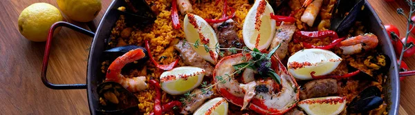 Delicious Spanish seafood paella, view from top panoramic image — Stock Photo, Image