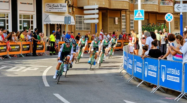 Bisikletçi yarışçılar La Vuelta yarışmasına katılıyor
