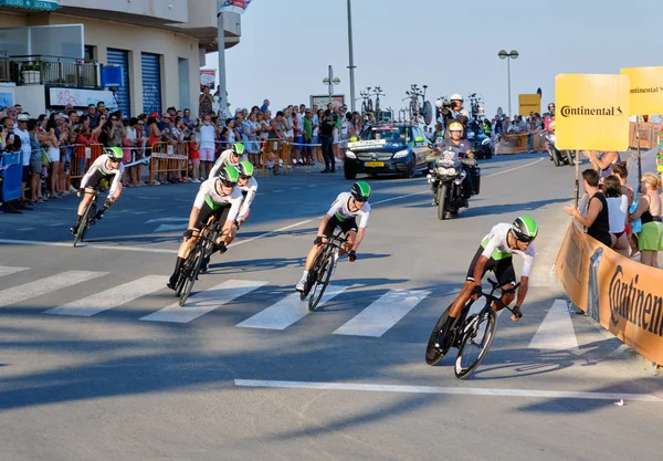 Los ciclistas participan en la competición La Vuelta — Foto de Stock