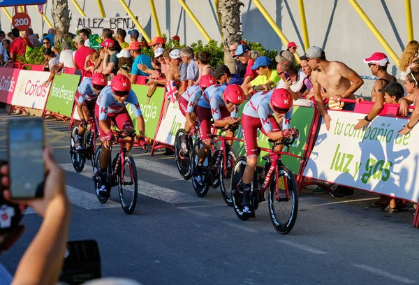 Los ciclistas participan en la competición La Vuelta — Foto de Stock
