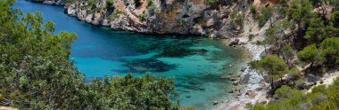 Panoramik görüntü pitoresk Cala Blanca Andratx, Mallorca