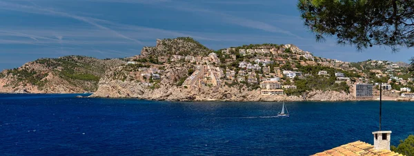 Panoramatická krajina v Andratxských městských svahů. Ostrov Mallorca — Stock fotografie