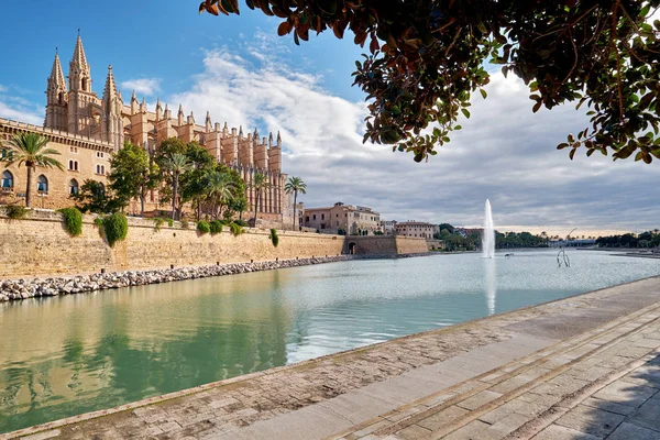 Exteror van kathedraal La Seu, Palma de Mallorca, Spanje — Stockfoto