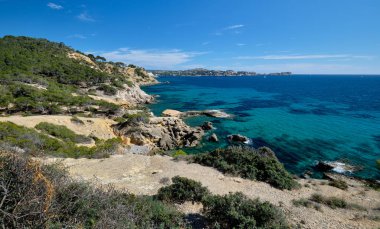 Mallorca Adası pitoresk manzara kayalık kıyı şeridi, İspanya
