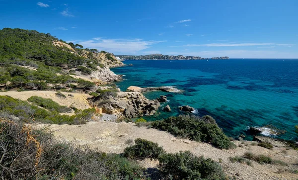 マヨルカ島、スペインの美しい風景岩の海岸線 — ストック写真