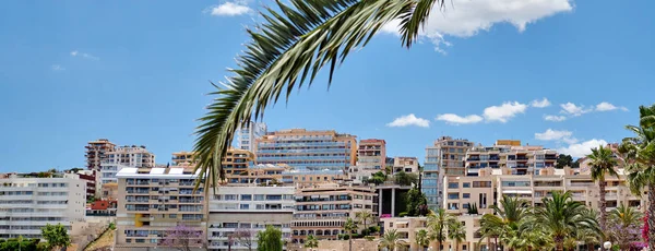 Vue horizontale Palma de Majorque skyline de la ville de villégiature espagnole — Photo