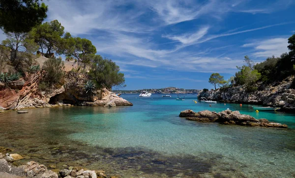 Pittoresk strand Calo de ses Llises, Calvia, eiland Mallorca — Stockfoto