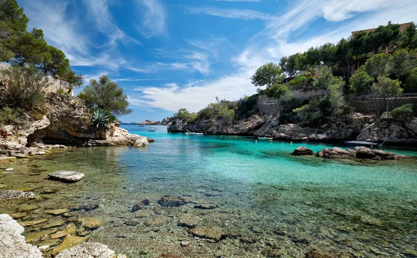 Praia pitoresca Calo de ses Llises, Calvia, Ilha de Maiorca — Fotografia de Stock