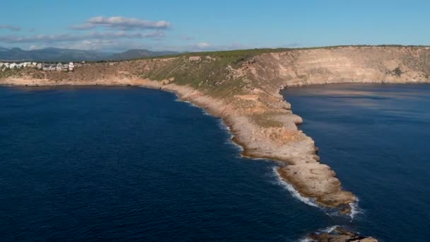 Εναέρια Πανοραμική Θέα Θάλασσα Drone Του Punta Toro Βραχώδη Ακτογραμμή — Αρχείο Βίντεο