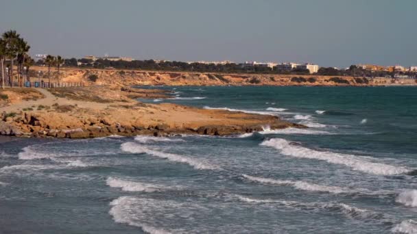 Skaliste Wybrzeże Flamenco Beach Orihuela Costa Morze Śródziemne Surf Zimowy — Wideo stockowe