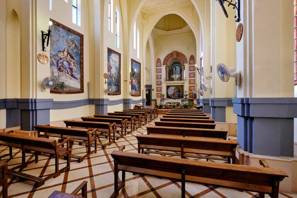 Novelda, Hiszpania - 3 października 2019: Wnętrze Sanktuarium Santa Maria Magdalena — Zdjęcie stockowe