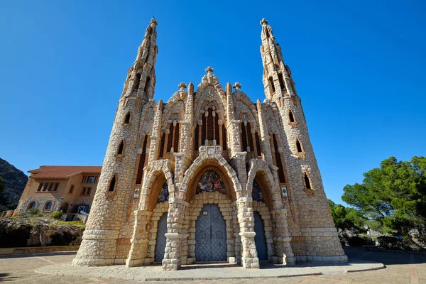 Fasáda svatyně Santa Maria Magdaleny ve městě Novelda — Stock fotografie