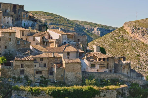 在岩石山对面的Bocairent村 可以看到白天的景色 西班牙瓦伦西亚社区Vall Albaida的Comarca — 图库照片
