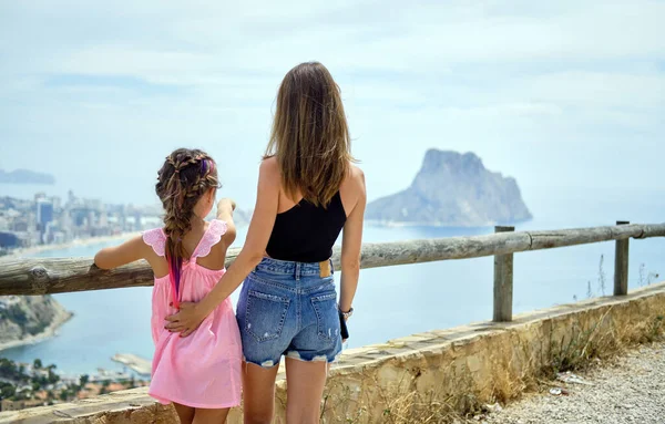 Rear View Mother Hug Daughter Family Traveling Spain Admiring View — Stock Photo, Image