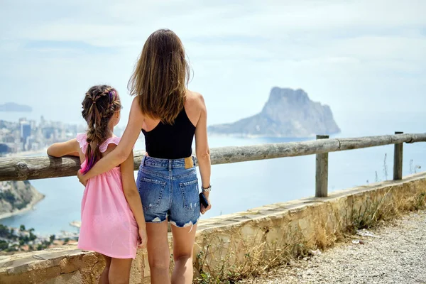 Rear View Mother Hug Daughter Family Traveling Spain Admiring View — Stock Photo, Image