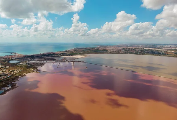 Schöne Luftaufnahme Des Salzsees Von Torrevieja Bei Sonnigem Tag Wolken — Stockfoto