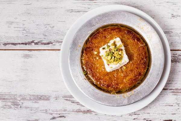 Delicious Traditional Turkish Dessert Kunefe Pistachio Cream — Stock Photo, Image