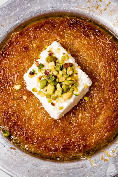 Delicious Traditional Turkish Dessert Kunefe Pistachio Cream — Stock Photo, Image