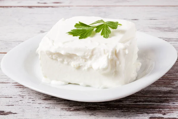 Traditionele Vlakte Yoghurt Gemaakt Van Melk Van Buffelkoeien Witte Achtergrond — Stockfoto