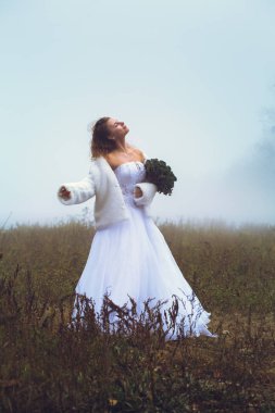 Mutluluk ile gelin dansları