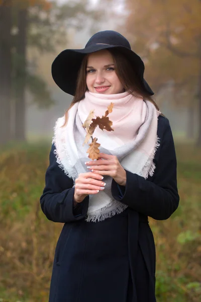 Portrait of a young girl in a hat — Stock Photo, Image