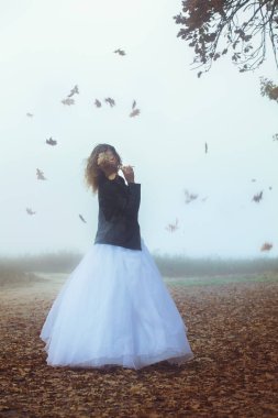 Gelin onun yüz kaplı