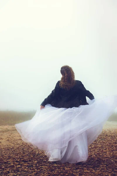 Bride from the back — Stock Photo, Image