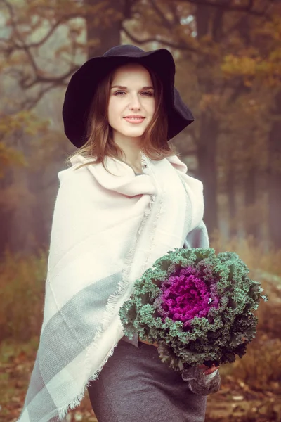 lahana bir buket ile kız