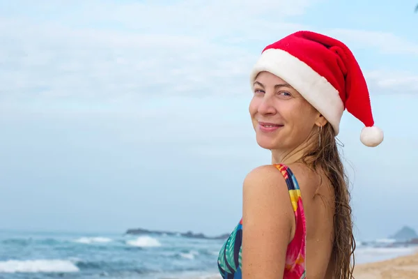 Santa chica en la playa —  Fotos de Stock