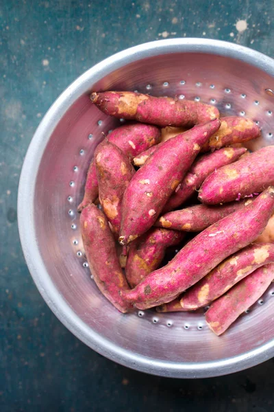 tatlı patates bir kevgir içinde