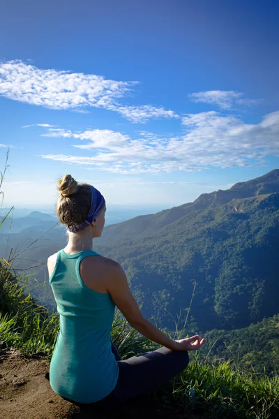 Solitude dans les montagnes — Photo