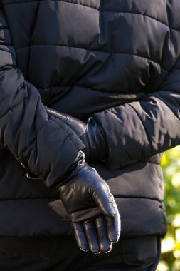 Erkek arka görüş eldiven yakın, arkadan görünüm