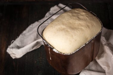 hamur kapta, üstten görünüm yükselir